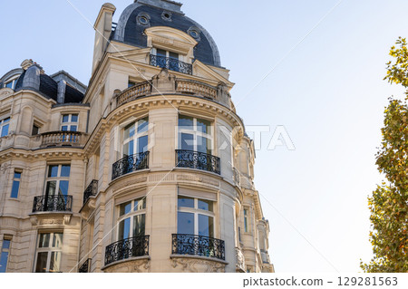 The Elegant and Majestic Parisian Architecture Features a Distinctive and Beautiful Dome 129281563