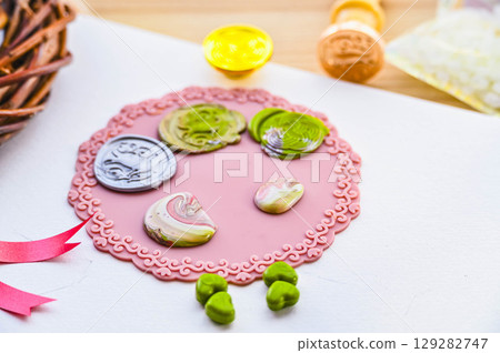 Sealing wax poured onto a silicone mat 129282747