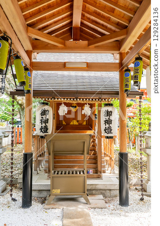 Ikuta Shrine (Ikuta-san), one of the oldest and most prestigious shrines in Japan, has a branch shrine, Oumi Shrine (the god of maritime safety), located in Shimoyamate-dori, Chuo Ward, Kobe City. 129284136