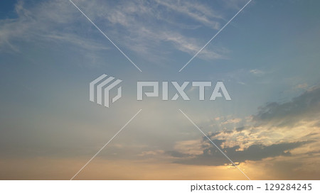 A cloud that stains in the sunset 129284245