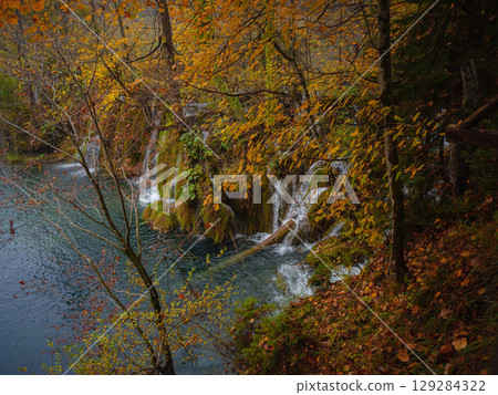 Plitvice Lakes in Croatia during autumn 129284322