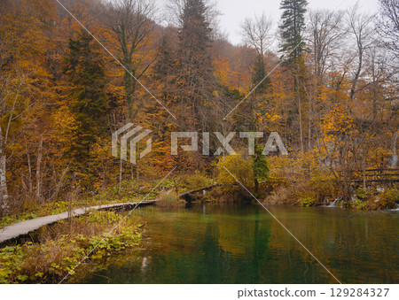 Plitvice Lakes in Croatia during autumn 129284327