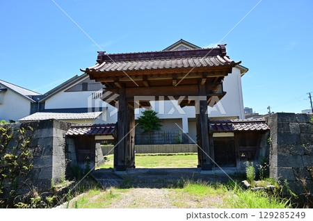 福井城舍人門遺址（福井市地方史料館） 129285249