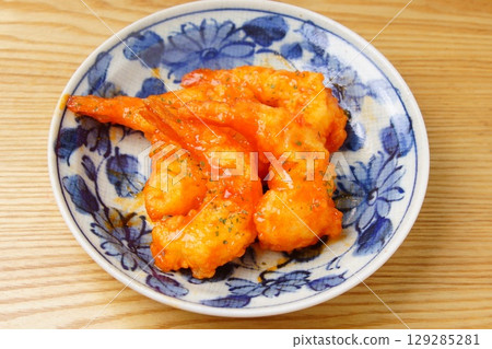 Elephant chili sauce 129285281