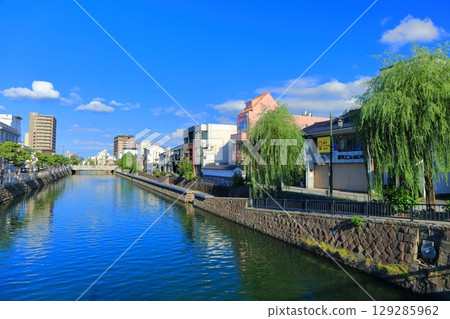 [Shimane Prefecture] Kyobashi River Street in Matsue on a clear day 129285962