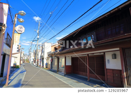 [島根縣]晴天的松江茶町商店街 129285967