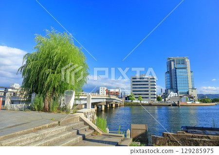 [Shimane Prefecture] Matsue, the birthplace of telegraphy, and Matsue Bridge on a clear day 129285975