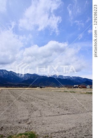 Azumino scenery, the cloud-covered mountains of the Northern Alps Azumino scenery, the cloud-covered mountains of the Northern Alps 129286223