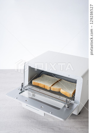 Toast bread in a toaster oven Toast bread in a toaster oven 129286527
