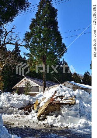 被大雪摧毀的房屋 被大雪摧毀的房屋 129286861
