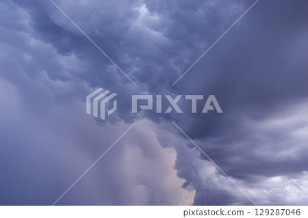 暴風雨的徵兆，雷雨雲接近 11 129287046