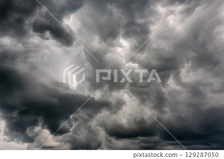 A sign of a storm, thunderclouds approaching15 129287050