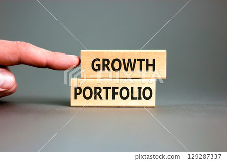 Growth portfolio symbol. Concept words Growth portfolio on beautiful wooden block. Beautiful grey paper background. Businessman hand. Business Growth portfolio concept. Copy space. Growth portfolio symbol. Concept words Growth portfolio on beautiful wooden block. Beautiful grey paper background. Businessman hand. Business Growth portfolio concept. Copy space. 129287337