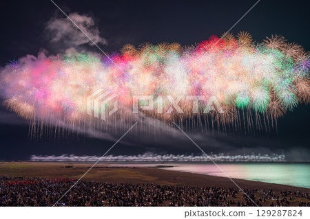 新潟縣:祇園柏崎祭海上煙火大會同時燃放100發百米煙火 新潟縣:祇園柏崎祭海上煙火大會同時燃放100發百米煙火 129287824