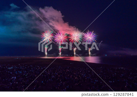 新潟縣：祇園柏崎祭海上煙火大會 129287841