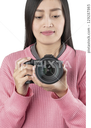 Woman Holding Black Mirrorless Camera Front View (Isolated) Woman Holding Black Mirrorless Camera Front View (Isolated) 129287865
