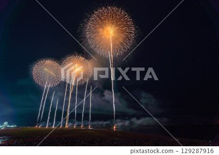 Niigata Prefecture: Gion Kashiwazaki Festival Sea Fireworks Display 129287916