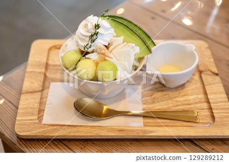 A combination of cool and sweet melon and condensed milk sauce 129289212