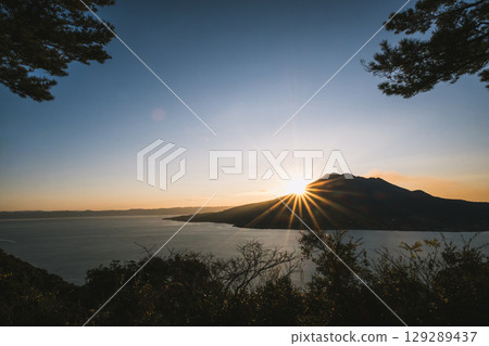 First sunrise of the year over Sakurajima in Kinko Bay 129289437