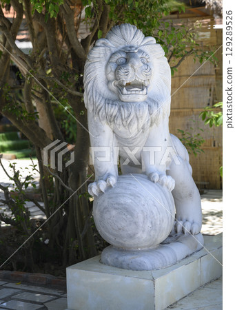 Sculpture of lion in the Buddhist Hua Da Bao Monastery 129289526