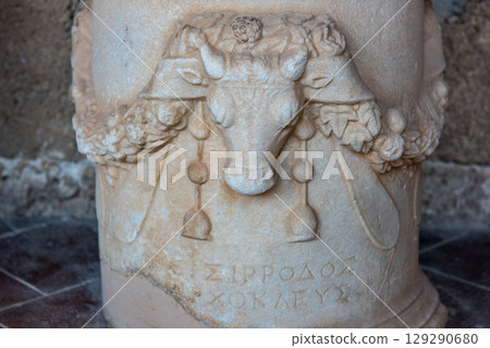 Greek elements of architectural decorations of buildings, columns, pommel and patterns 129290680