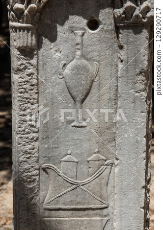 Greek elements of architectural decorations of buildings, columns, pommel and patterns Greek elements of architectural decorations of buildings, columns, pommel and patterns 129290717