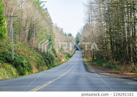 Countryside view of Mission, BC, Canada in the Autumn 129291181