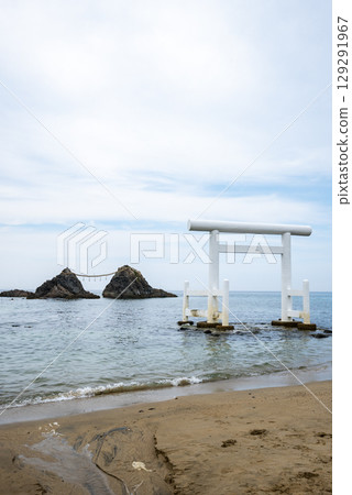 福岡縣糸島市櫻井二見浦（櫻井神社）的海底鳥居與夫妻岩 129291967