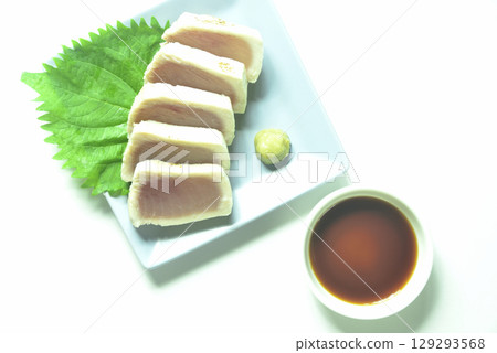 烤長鰭鮪盛於盤中 129293568