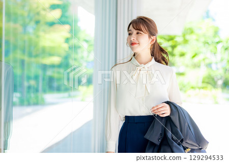 business woman commuting business woman commuting 129294533