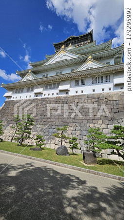 This is Osaka castle  129295992