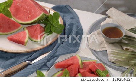 Fresh ripe sliced watermelon 129296124