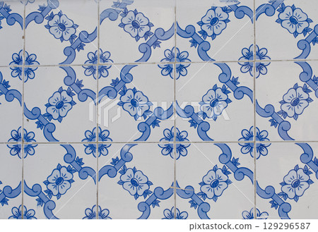 Portuguese glazed tiles 118 Portuguese glazed tiles 118 129296587