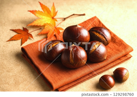 Enjoy the taste of autumn with chestnut sweets and seasonal ingredients. A warm and cozy image set. 129298760