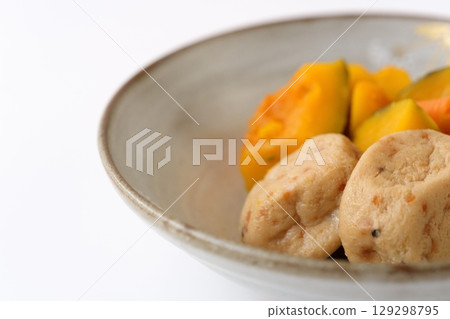 一口大小的煮乾鰹魚－飽滿多汁，美味可口 129298795