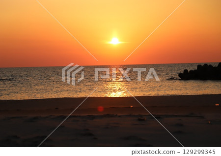 在海上日落 129299345