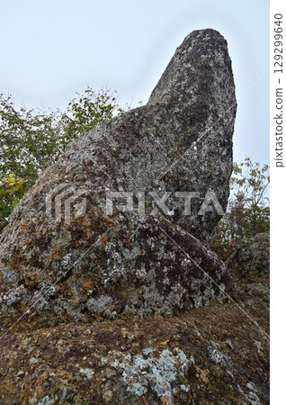 The summit of Onigatake in the Misaka Mountains, the peak of the mountain mist, Oni no Tsuno 129299640