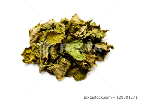 Dried gotu kola herb leaves Dried gotu kola herb leaves 129301171