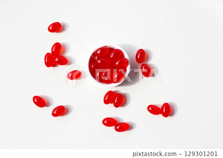 Red softgel Q10 capsules for dietary supplement. Red softgel Q10 capsules for dietary supplement. 129301201