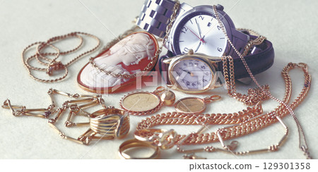 Purchase and trade-in of second-hand precious metals and gold 129301358