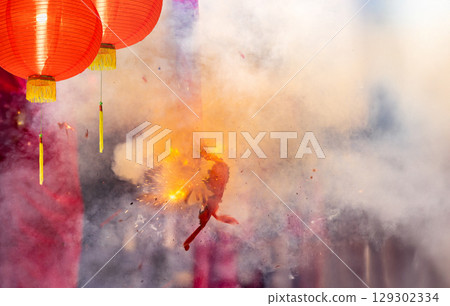 Traditional Chinese firecrackers are exploding with flashes and smoke in Lunar new year. 129302334