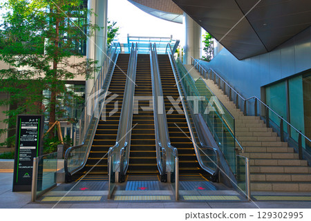 大樓內自動扶梯景觀 129302995