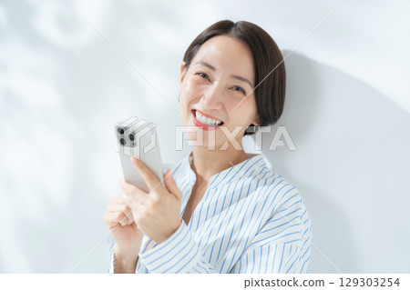 Female smartphone smartphone 129303254