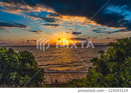 The tropical sea dyed in the sunset 129303324