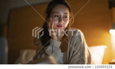 Young girl reading in bed 129303329