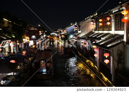 Night view of Shantang Street, Suzhou, China 129304923