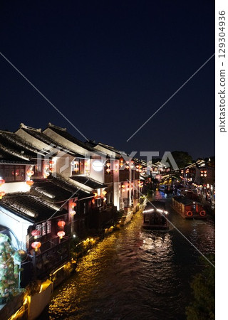 Night view of Shantang Street, Suzhou, China 129304936