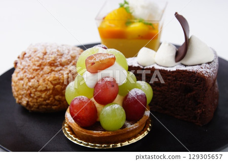 Fruit tart, chocolate, cream puff, mango cake Fruit tart, chocolate, cream puff, mango cake 129305657