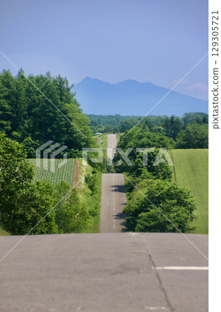 Road, Mount Shari, and Auver Hill (Ozora Town, Hokkaido) 129305721