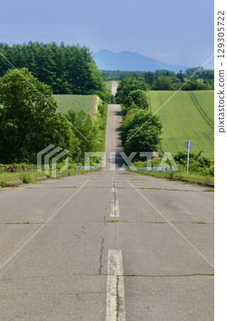 道路、斜里山、奧維爾丘陵(北海道大空町) 道路、斜里山、奧維爾丘陵(北海道大空町) 129305722